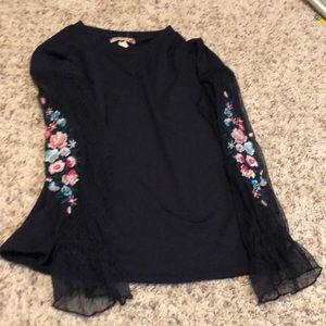 Long sleeve shirt with lace
